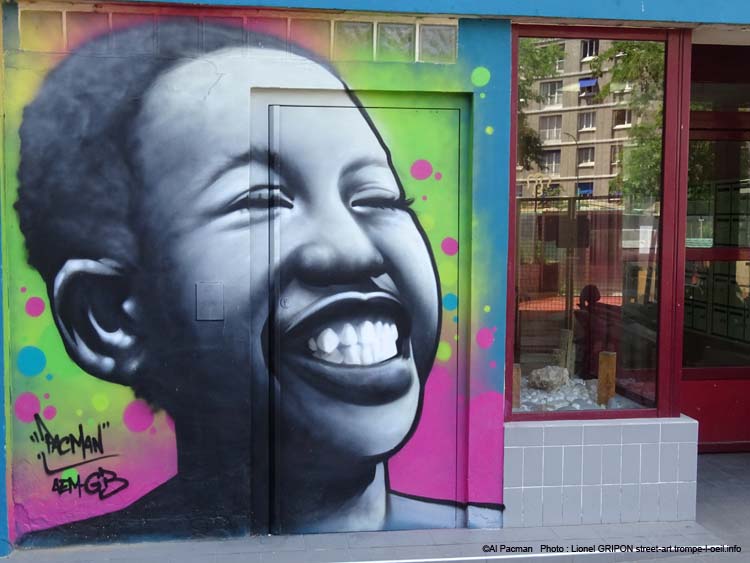 Large sourire