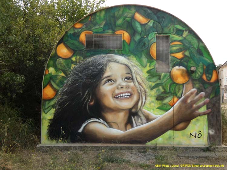 Fillette et orange