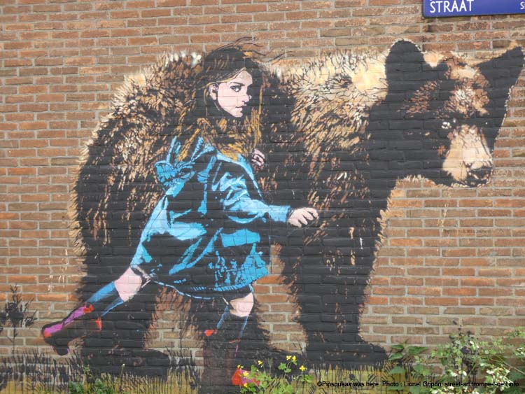 Ours et fillette