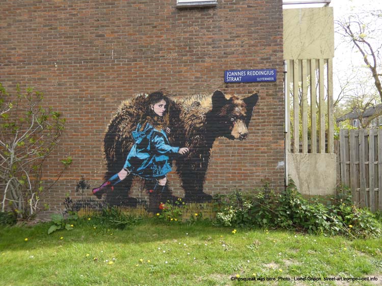 Ours et fillette