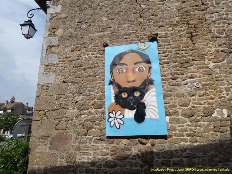 Fillette et chat noir
