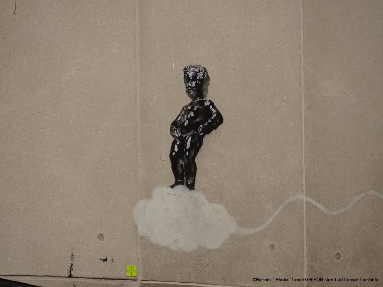 Squelette et Manneken Pis