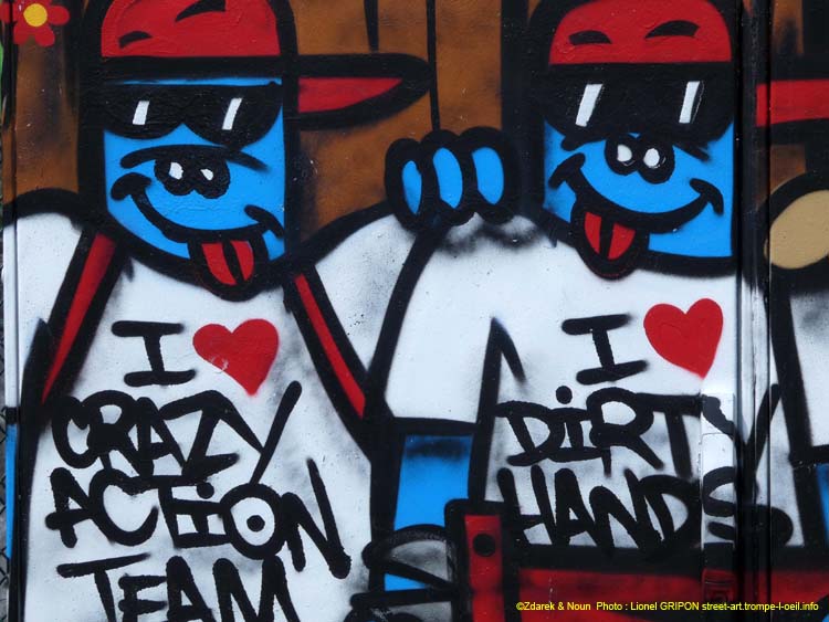 Ours et graffeurs bleus