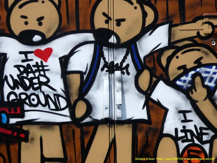 Ours et graffeurs bleus