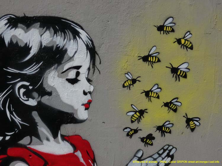 Fillette et abeilles-02