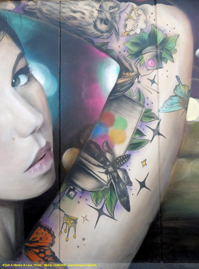 Femme aux tatouages