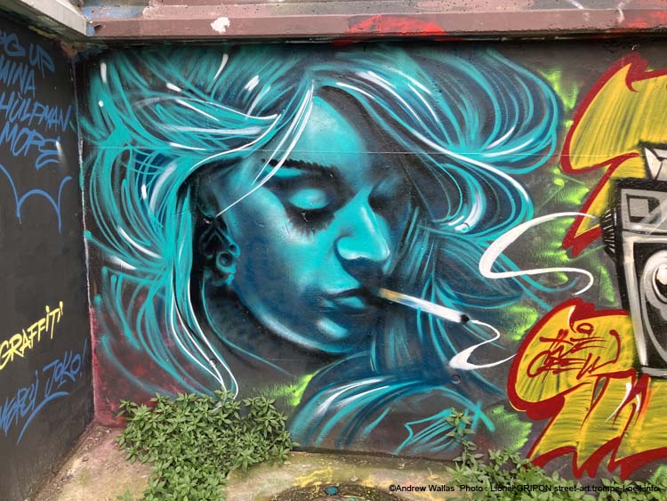 Fumeuse de blonde