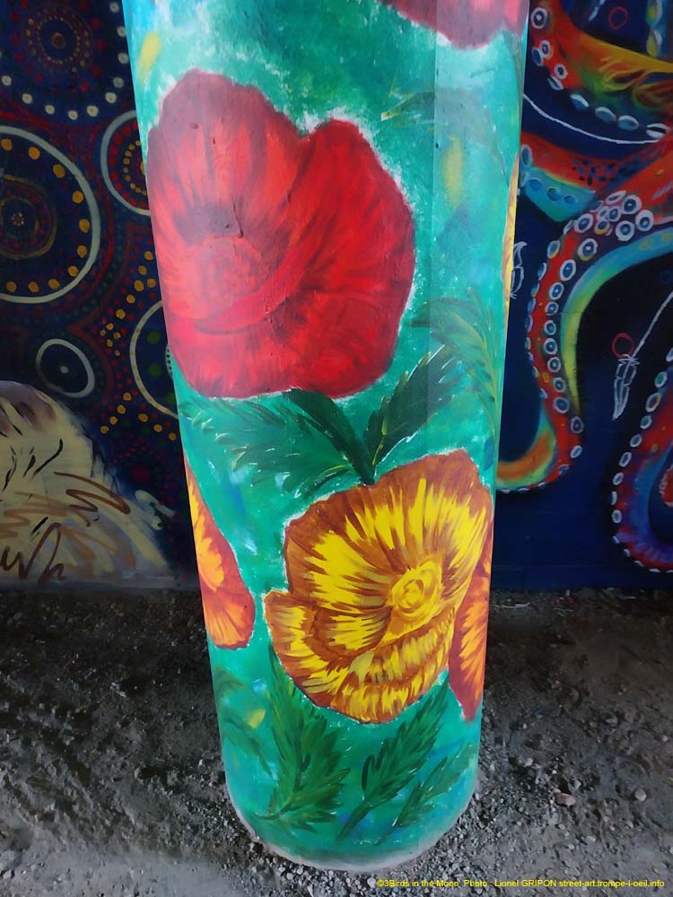 Fleurs et perroquets