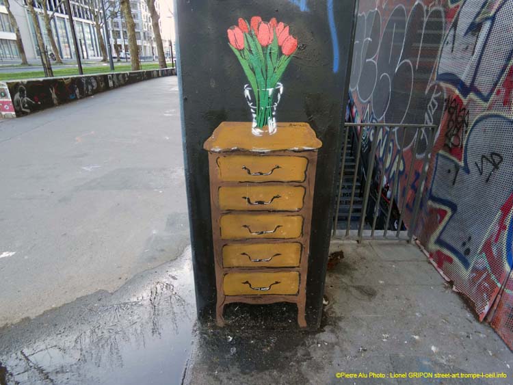 Tulipes sur commode