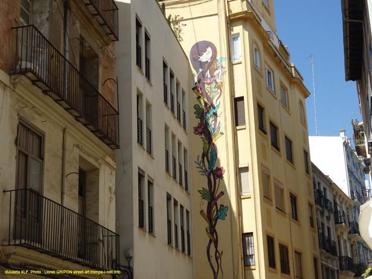 Fillette et lianes