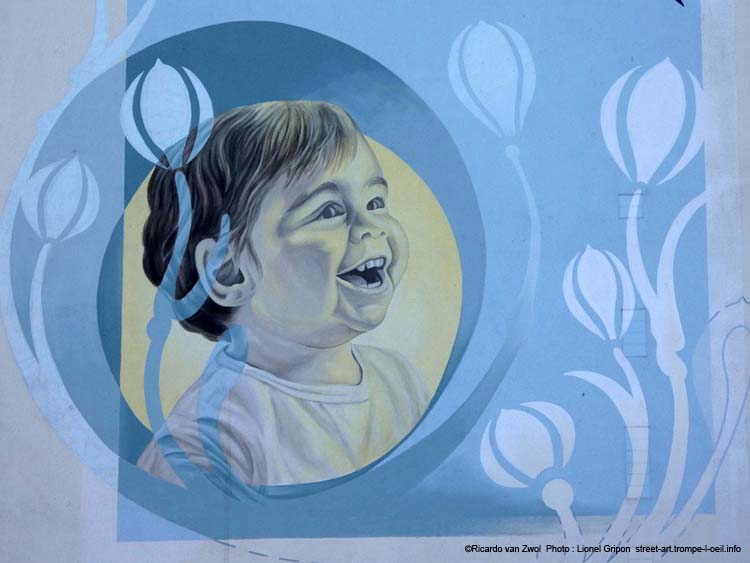 Enfant hilare