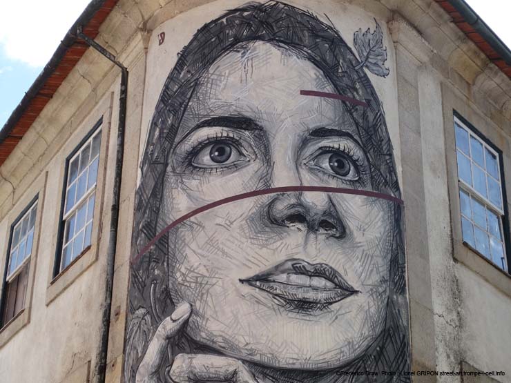 Femme et grappe