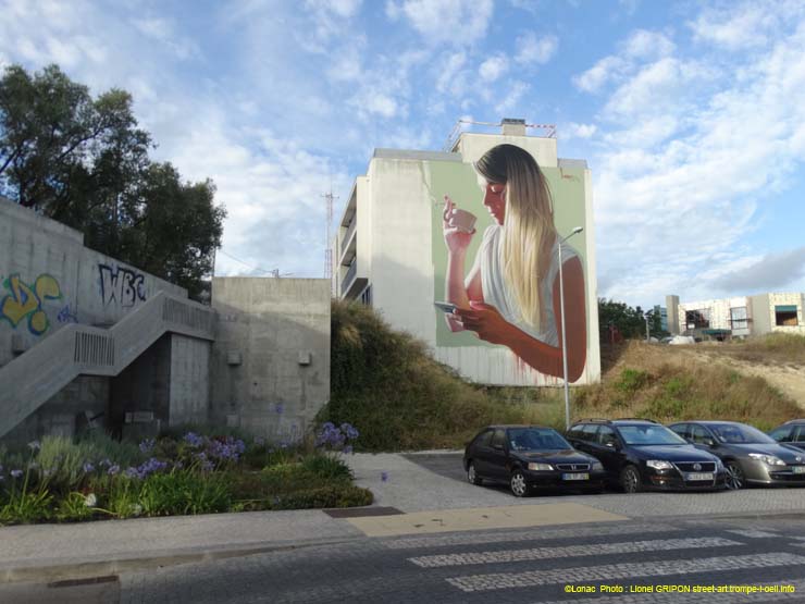 Femme et portable