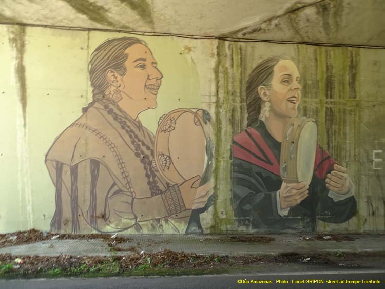 Femmes aux tambourins