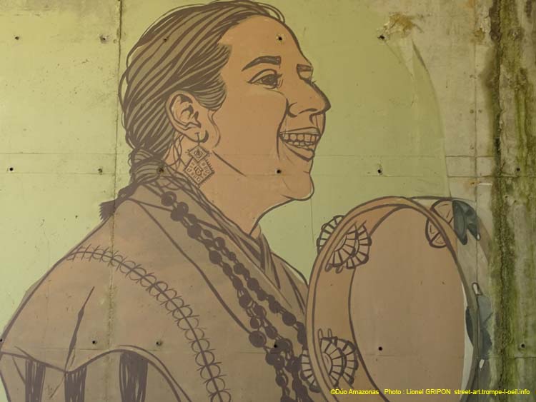 Femmes aux tambourins